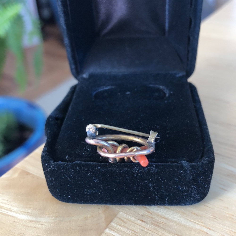 Victorian Coral Gold Love Knot - Picture 10 of 17